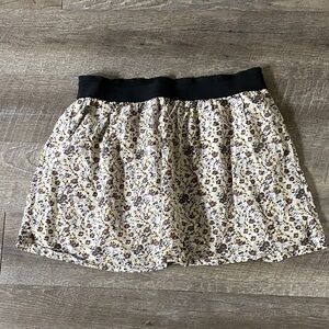 Old Navy Floral Mini Skirt with Black Waistband Size Medium